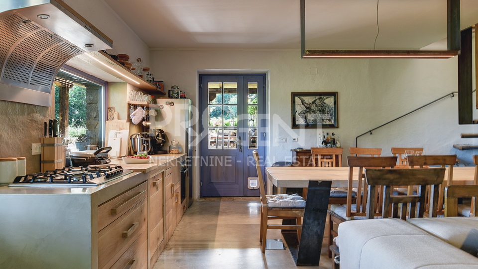 ISTRA, GROŽNJAN, KUĆA S BAZENOM, PRODAJE SE