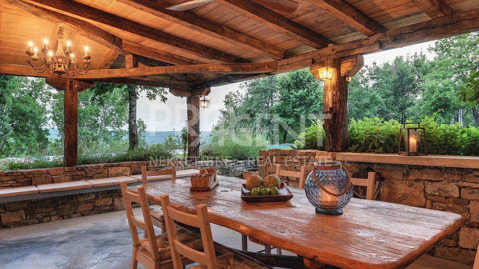 ISTRA, GROŽNJAN, KUĆA S BAZENOM, PRODAJE SE