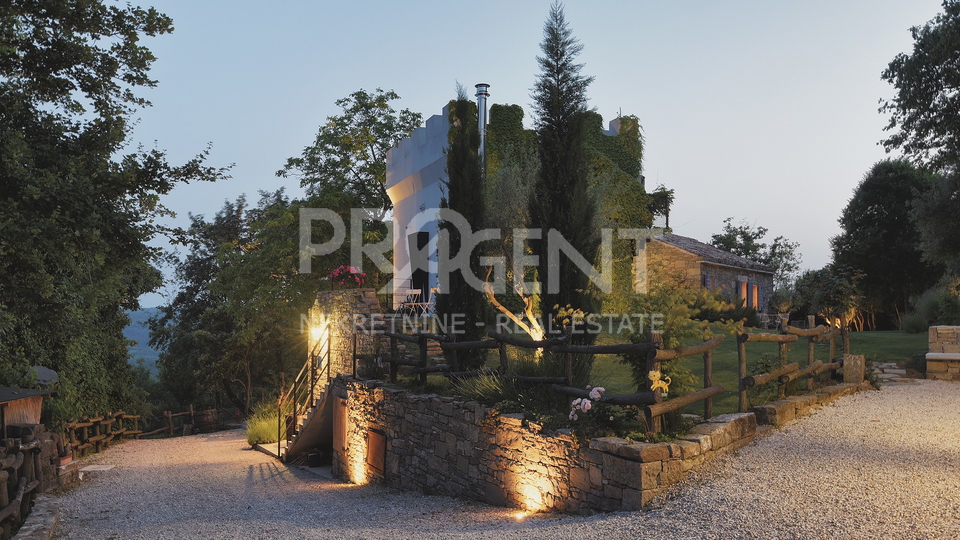 ISTRA, GROŽNJAN, KUĆA S BAZENOM, PRODAJE SE