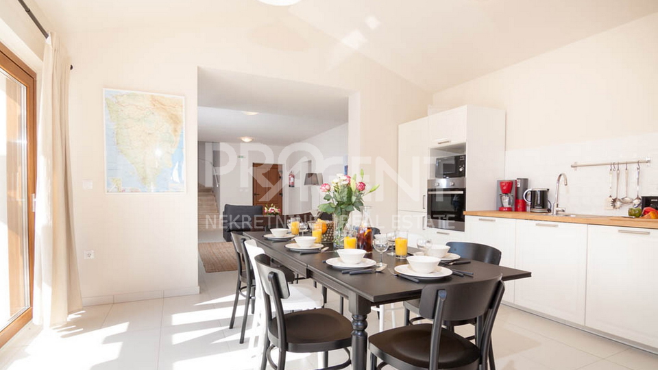 ISTRA&comma; BARBAN&comma; KU&Cacute;A S BAZENOM&comma; PRODAJE SE