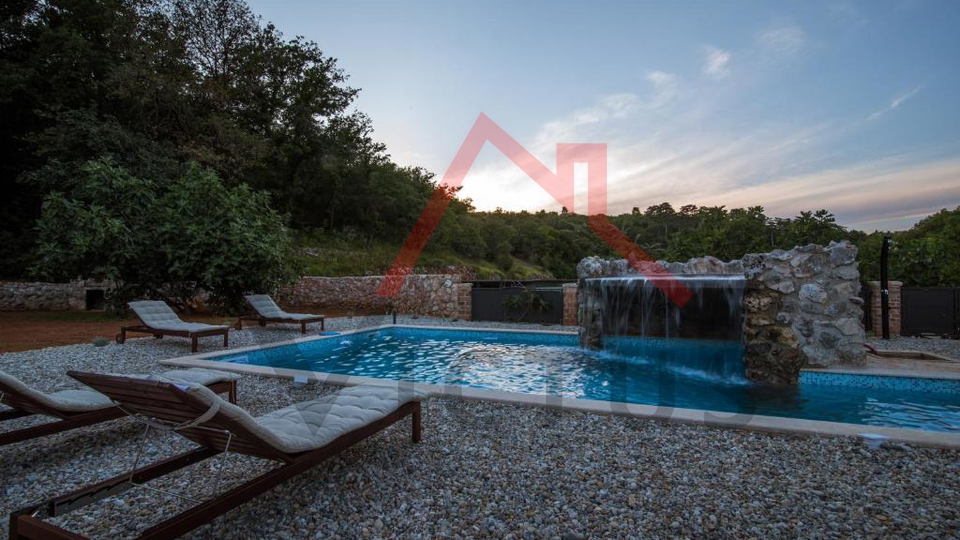 VRBNIK - stone house with pool and large garden