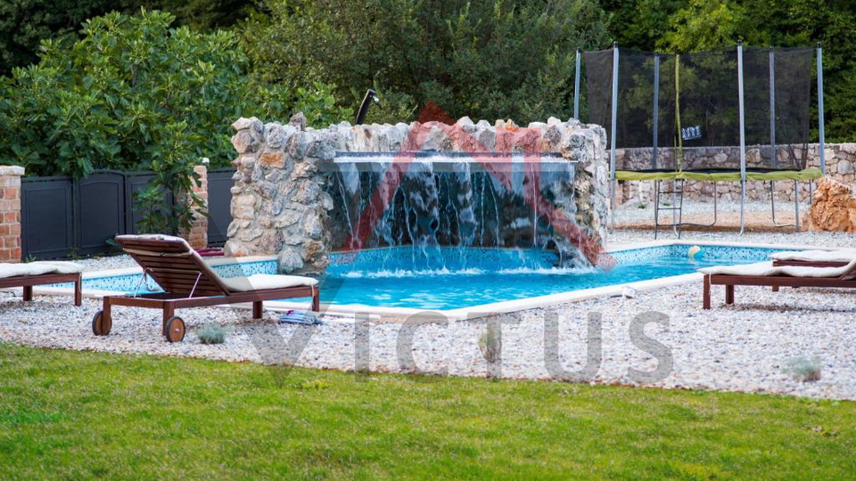 VRBNIK - stone house with pool and large garden