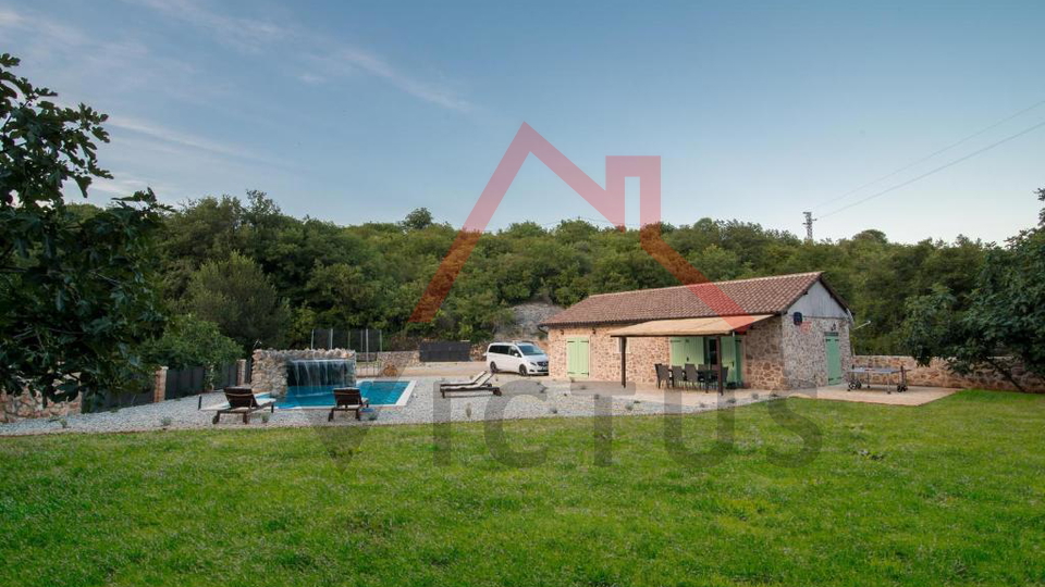 VRBNIK - stone house with pool and large garden