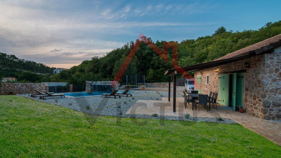 VRBNIK - stone house with pool and large garden