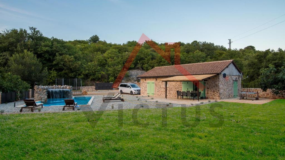 VRBNIK - stone house with pool and large garden