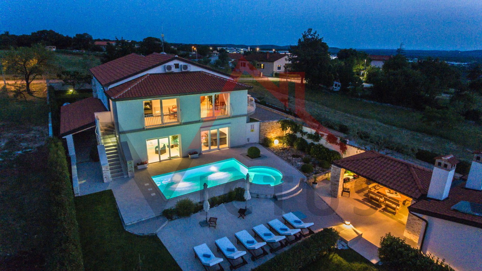 ROVINJ - villa with pool and large garden