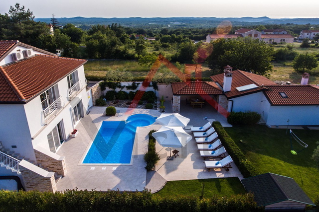 ROVINJ - Villa mit Pool und großem Garten