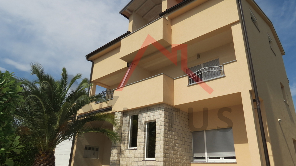 JADRANOVO - 3 camere + soggiorno, appartamento in posizione tranquilla, 102 m2
