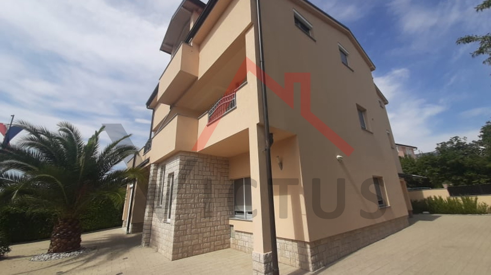 JADRANOVO - 3 camere + soggiorno, appartamento in posizione tranquilla, 102 m2