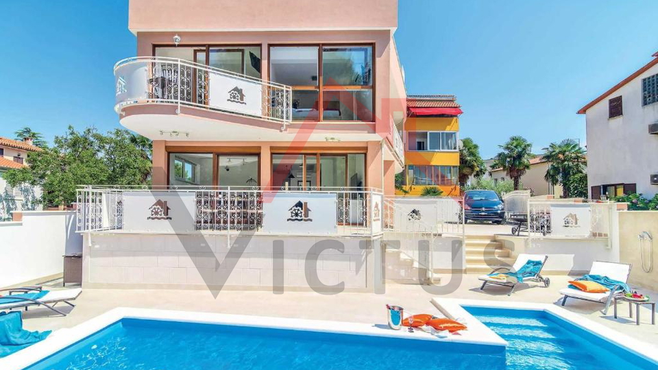 NOVIGRAD, villa 150 m od mora