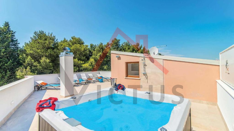 NOVIGRAD, villa 150 m od mora