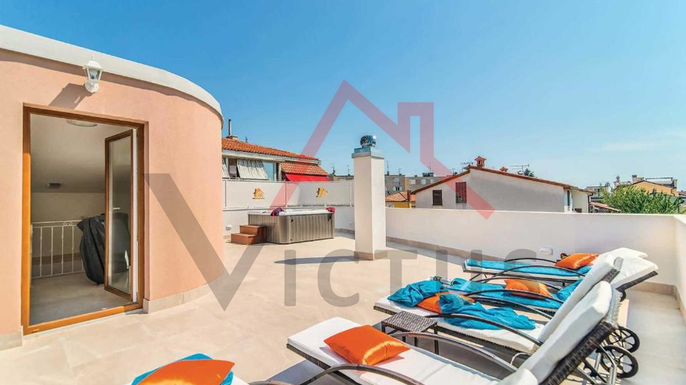 NOVIGRAD, villa 150 m od mora