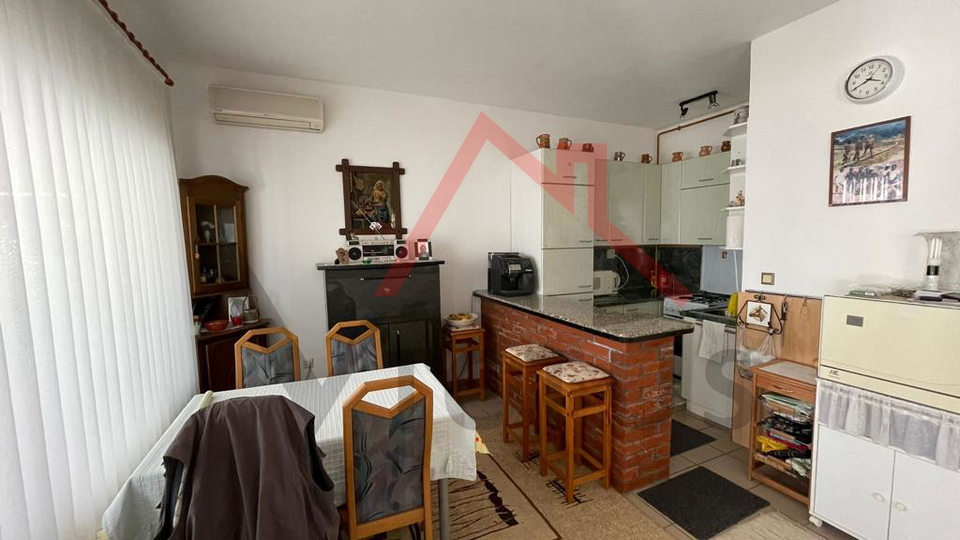 NOVIGRAD - samostojeća apartmantska kuća