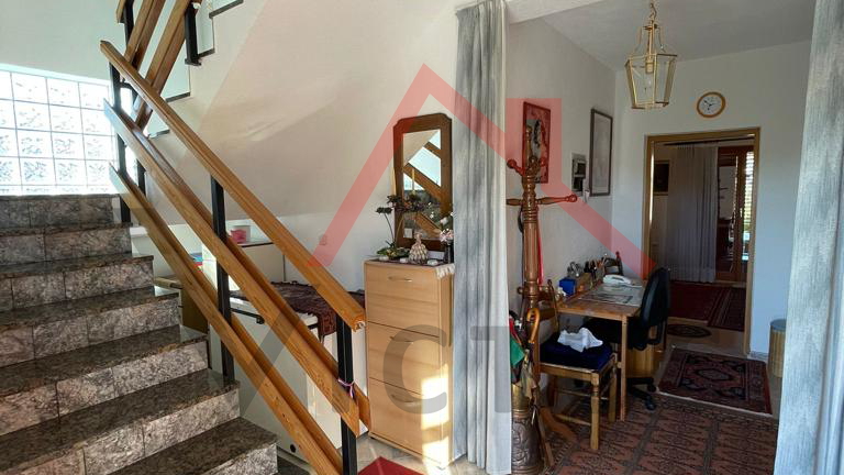 NOVIGRAD - samostojeća apartmantska kuća