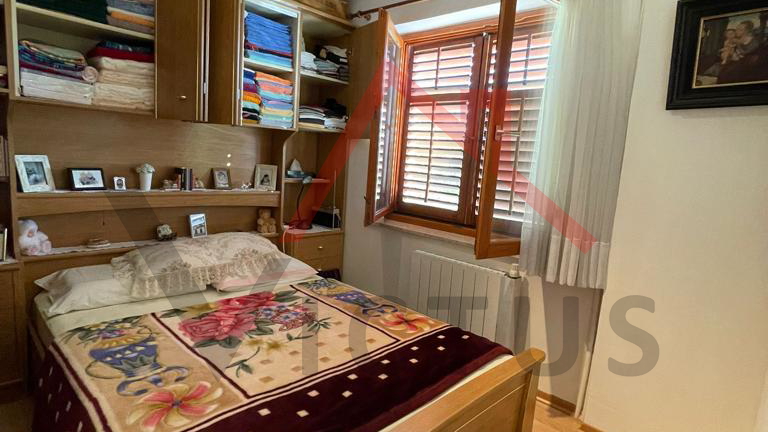 NOVIGRAD - samostojeća apartmantska kuća