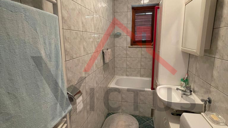 NOVIGRAD - samostojeća apartmantska kuća