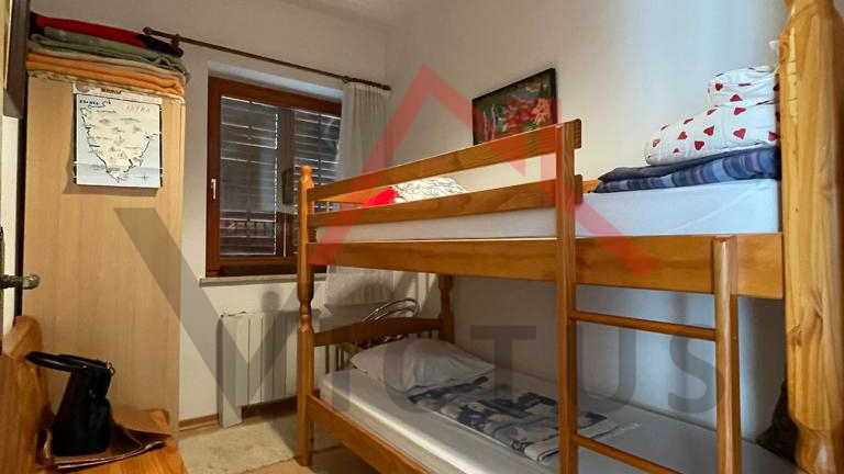 NOVIGRAD - samostojeća apartmantska kuća