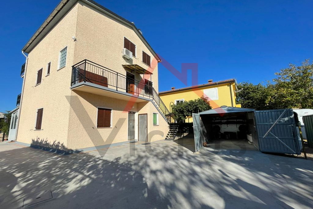 NOVIGRAD - samostojeća apartmantska kuća