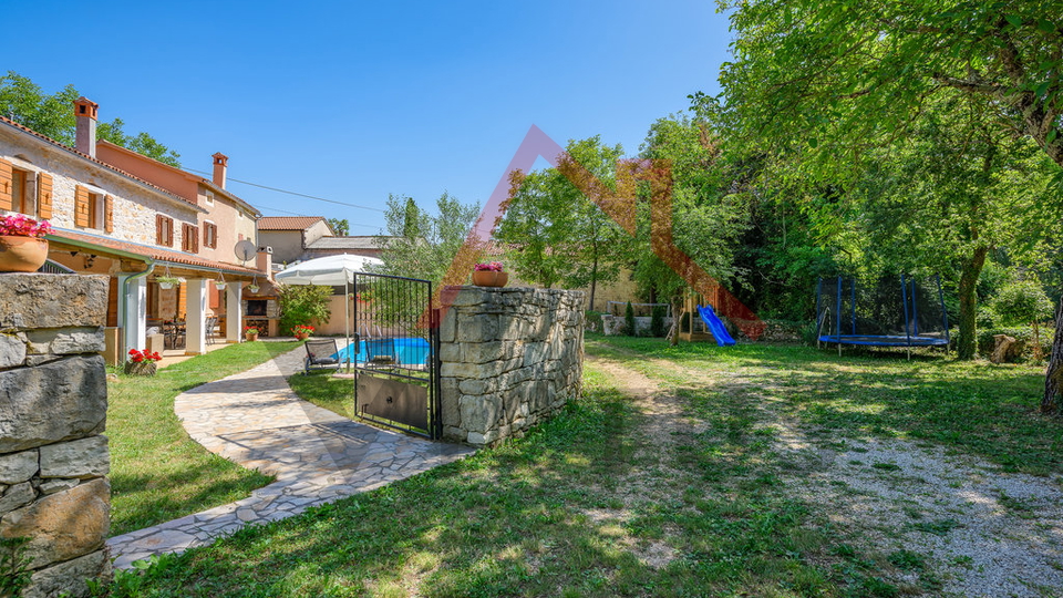 BATLUG - casa in pietra con piscina ristrutturata in moderno stile istriano