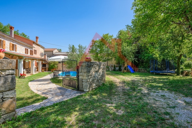 BATLUG - casa in pietra con piscina ristrutturata in moderno stile istriano