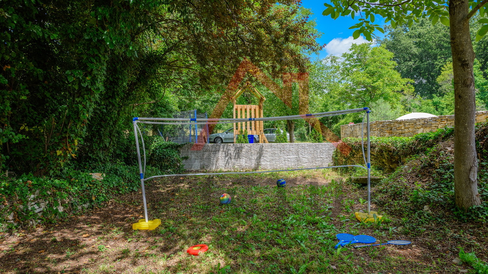 BATLUG - casa in pietra con piscina ristrutturata in moderno stile istriano