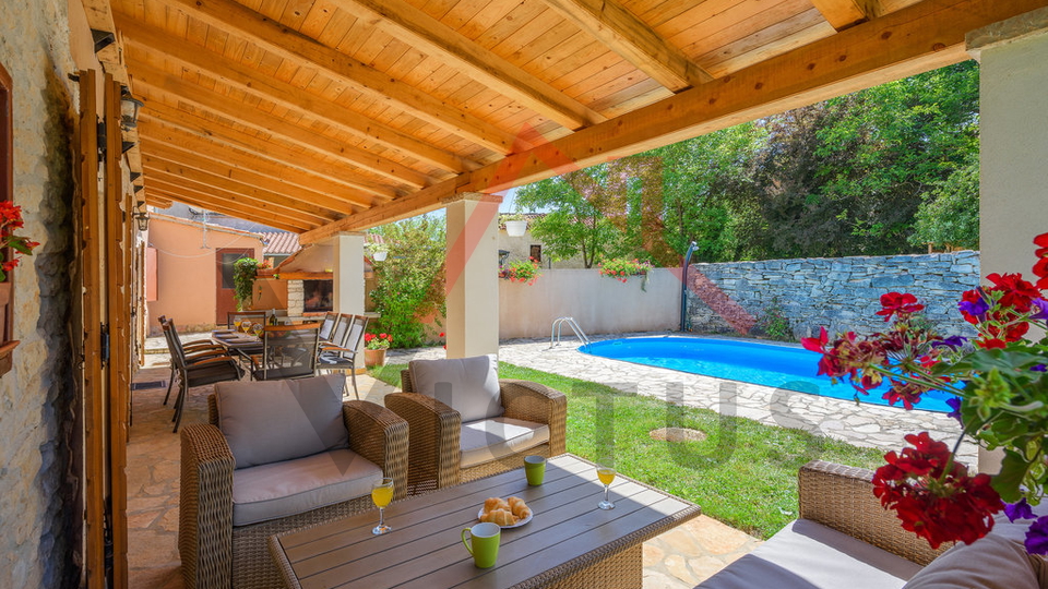 BATLUG - casa in pietra con piscina ristrutturata in moderno stile istriano