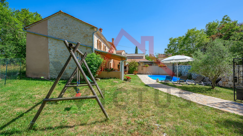 BATLUG - casa in pietra con piscina ristrutturata in moderno stile istriano