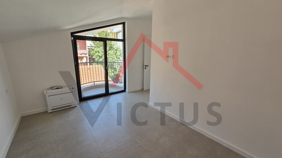 CRIKVENICA - penthouse u novogradnji u strogom centru s liftom