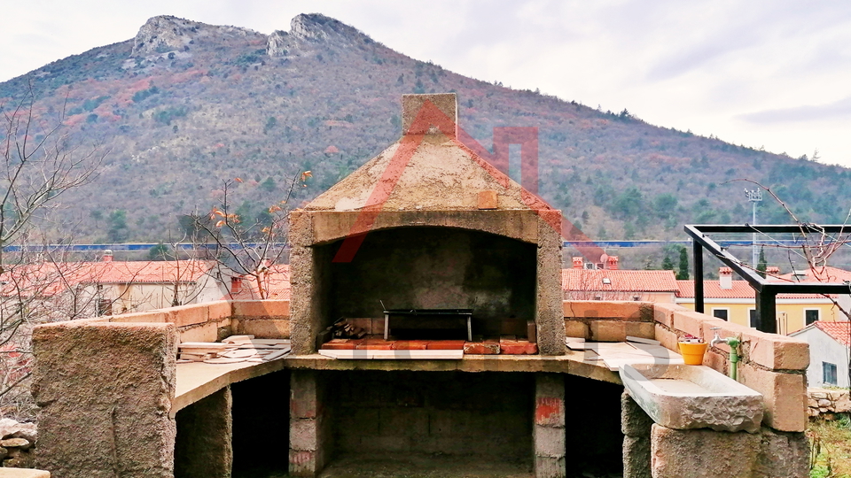 PLOMIN LUKA - obiteljska kuća kraj mora sa pogledom na zaljev