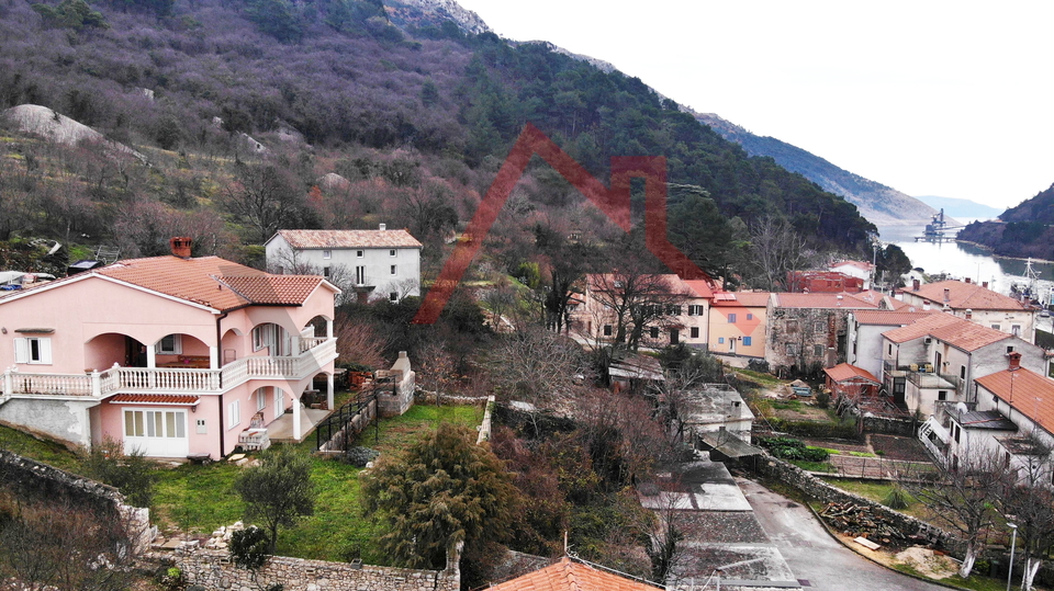 PLOMIN LUKA - obiteljska kuća kraj mora sa pogledom na zaljev