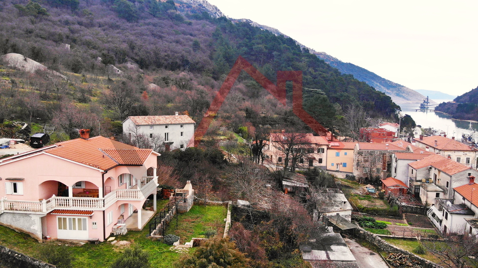 PLOMIN LUKA - casa familiare in riva al mare con vista sulla baia