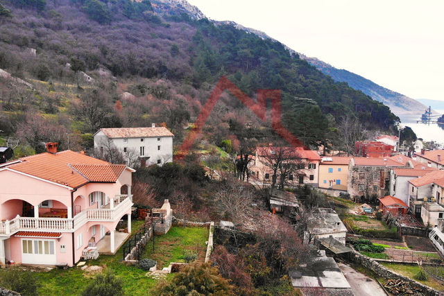 PLOMIN LUKA - obiteljska kuća kraj mora sa pogledom na zaljev