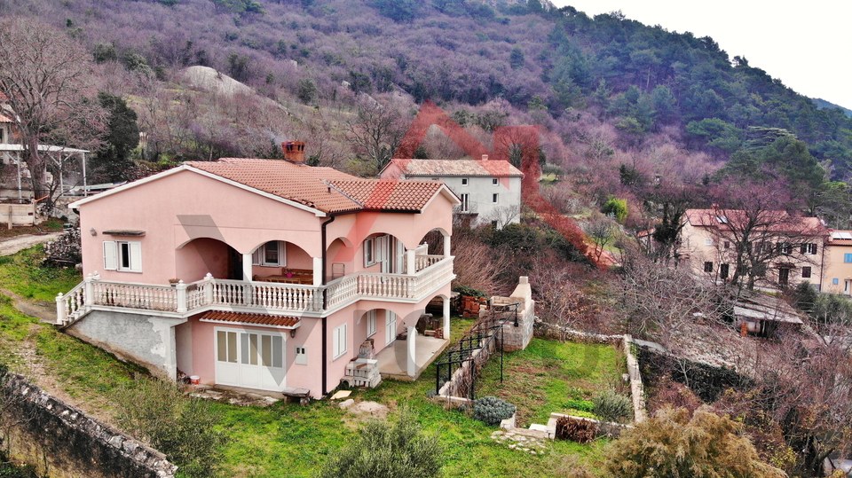 PLOMIN LUKA - obiteljska kuća kraj mora sa pogledom na zaljev