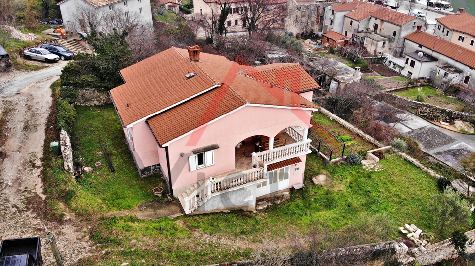 PLOMIN LUKA - casa familiare in riva al mare con vista sulla baia