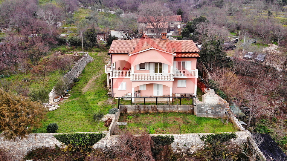 PLOMIN LUKA - casa familiare in riva al mare con vista sulla baia