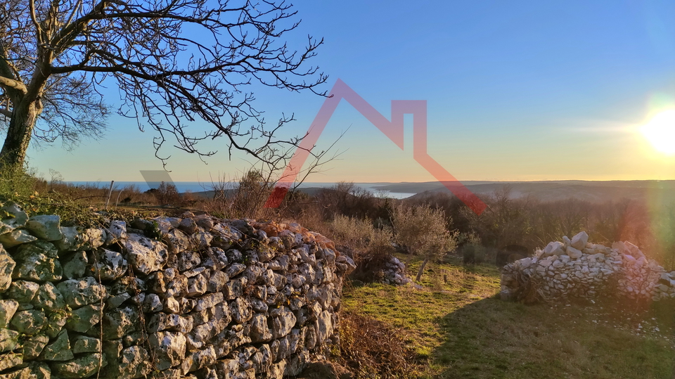 Sveti Lovreč Labinski - beautiful building land with sea view