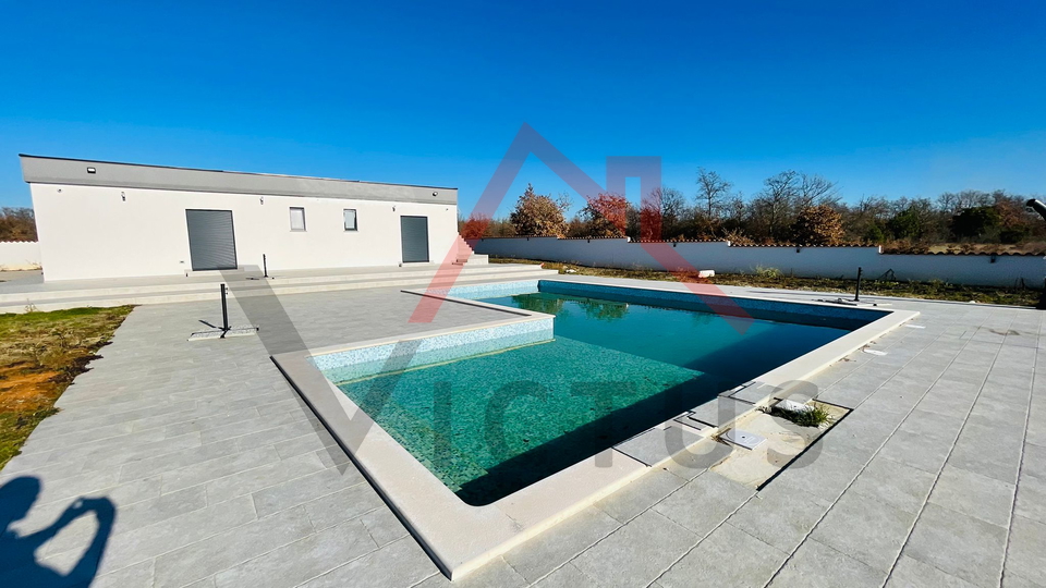 POREČ, SURROUNDINGS - ground floor with pool and land 1300m2