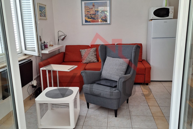 NOVI VINODOLSKI - 1 Zimmerwohnung mit Wohnzimmer, 50 m vom Meer, 34 m2