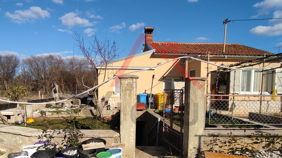 Labin, Trget - obiteljska kuća na selu kraj mora