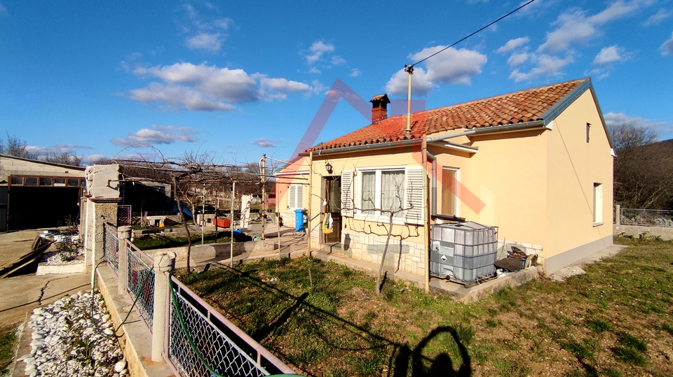 Labin, Trget - obiteljska kuća na selu kraj mora