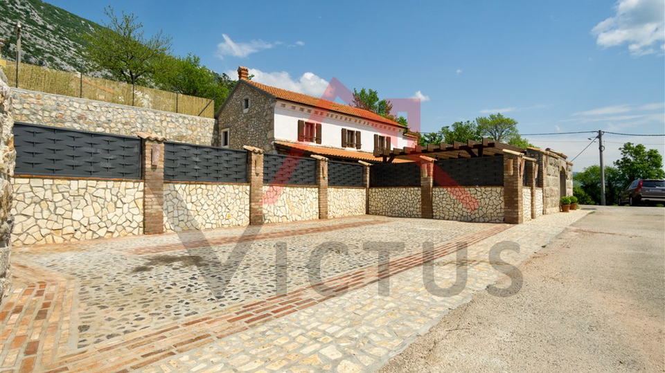 HINTERLAND VON CRIKVENICA, autochthones Steinhaus