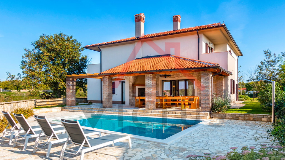 ROVINJ - Haus mit Pool in ruhiger Lage