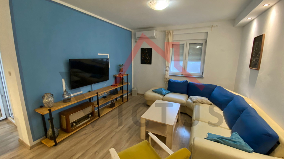 NOVI VINODOLSKI - 2 Schlafzimmer + Badezimmer, Wohnung mit freiem Blick auf die Stadt, 81 m2