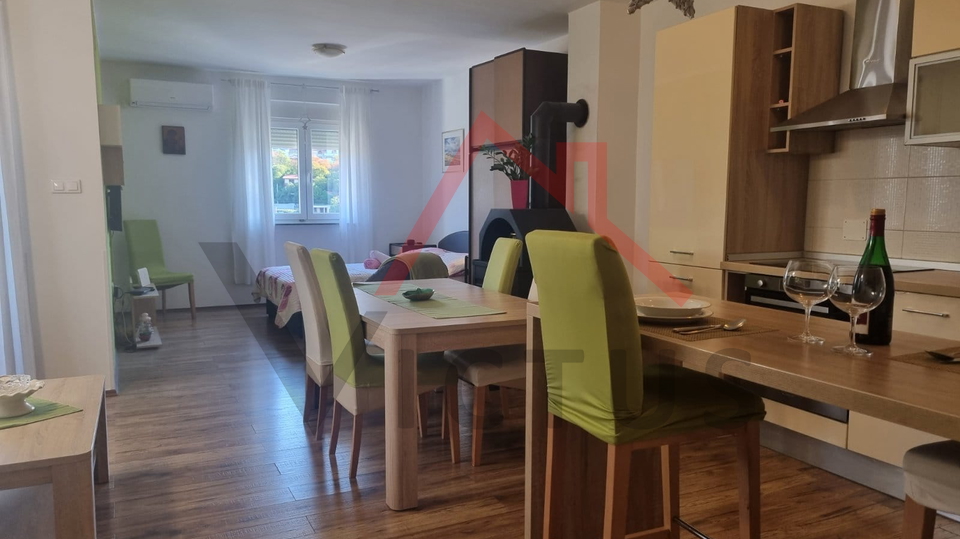 NOVI VINODOLSKI - 2 Schlafzimmer, Wohnung mit Garten, 81 m2