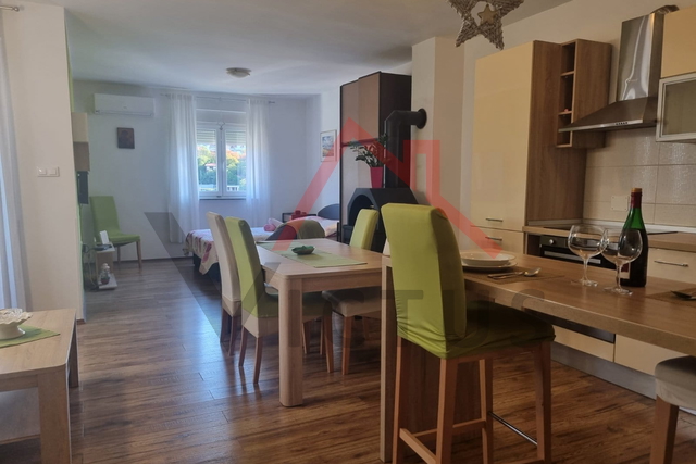 NOVI VINODOLSKI - 2 Schlafzimmer, Wohnung mit Garten, 81 m2