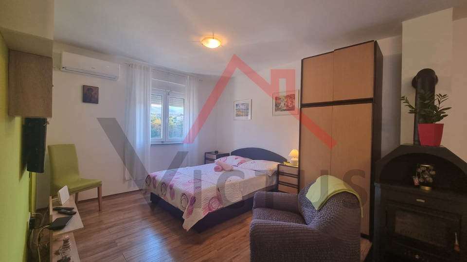 NOVI VINODOLSKI - 2 Schlafzimmer, Wohnung mit Garten, 81 m2