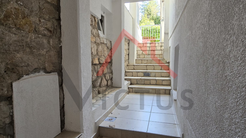 CRIKVENICA - Piccola casa con due appartamenti, a 150 m dal mare