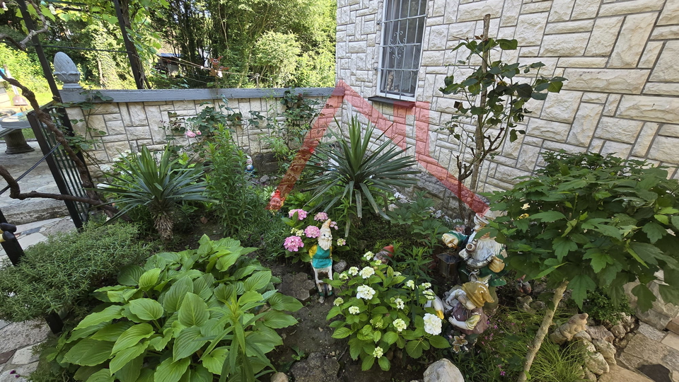 TRIBALJ – Zwei freistehende Häuser mit großem Garten