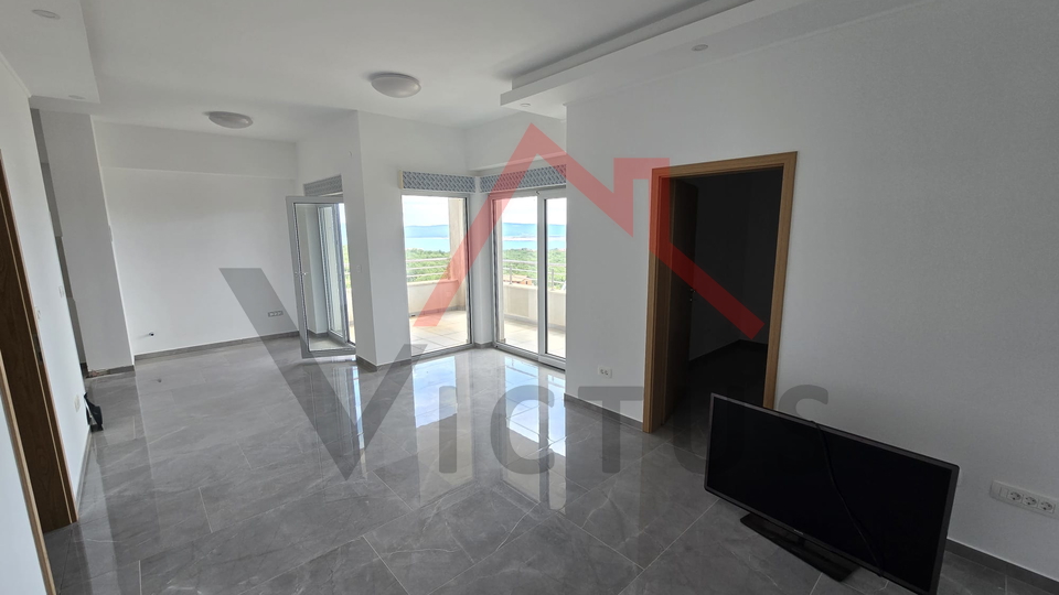 JADRANOVO - 2 camere da letto + bagno, appartamento con due posti auto e vista mare aperta, 73 m2