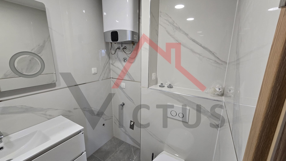 JADRANOVO - 2 camere da letto + bagno, appartamento con due posti auto e vista mare aperta, 73 m2